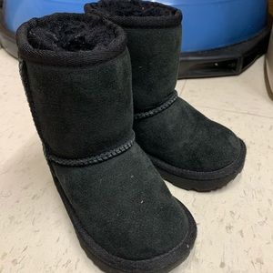 Little Kid UGG boots